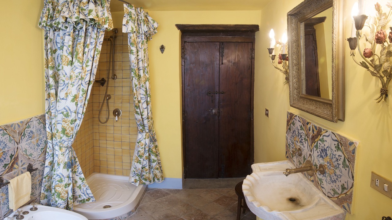 Photo of Bathroom in Naples City Centre