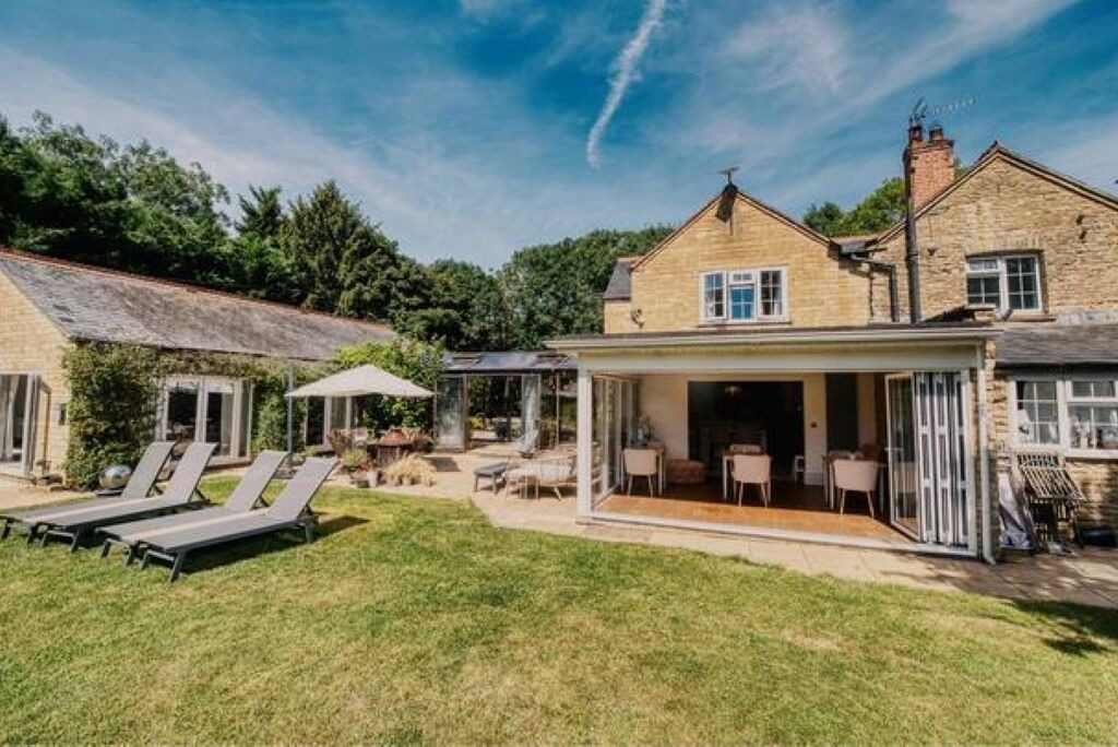 Photo of Patio Balcony in Earls Barton