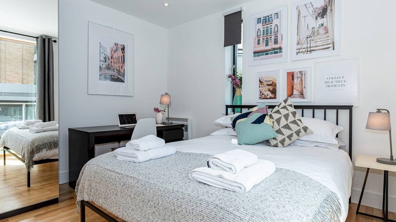 Photo of Bedroom in Oxford City Centre