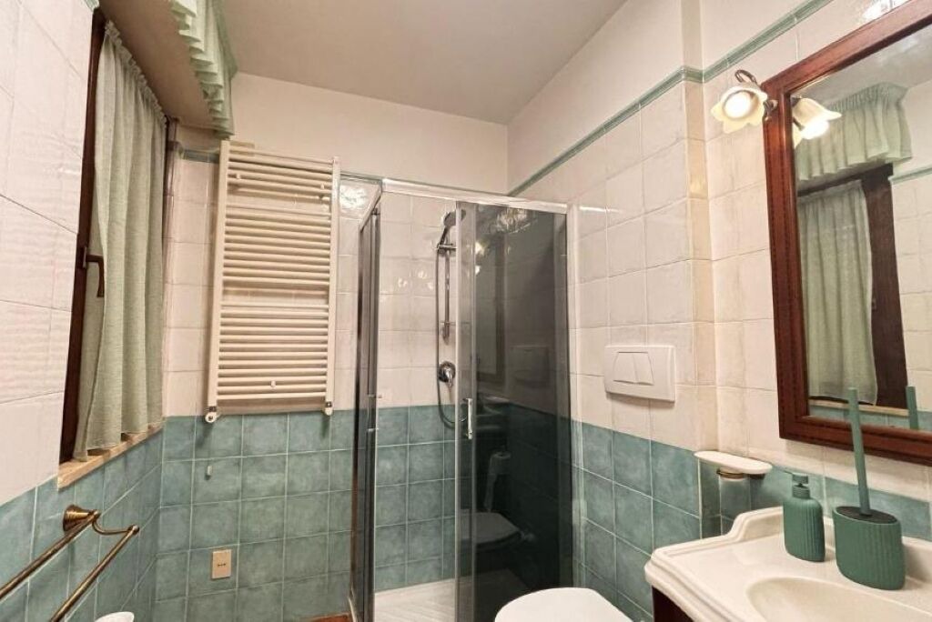 Photo of Bathroom in Zona XVIII Capannelle