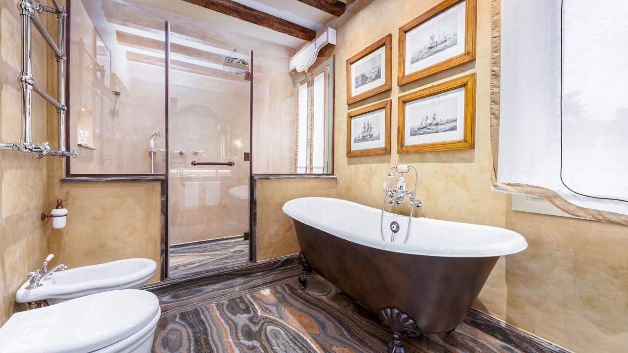Photo of Bathroom in Dorsoduro