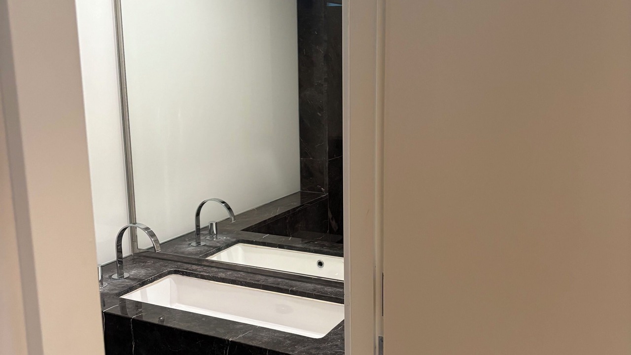 Photo of Bathroom in Canary Wharf