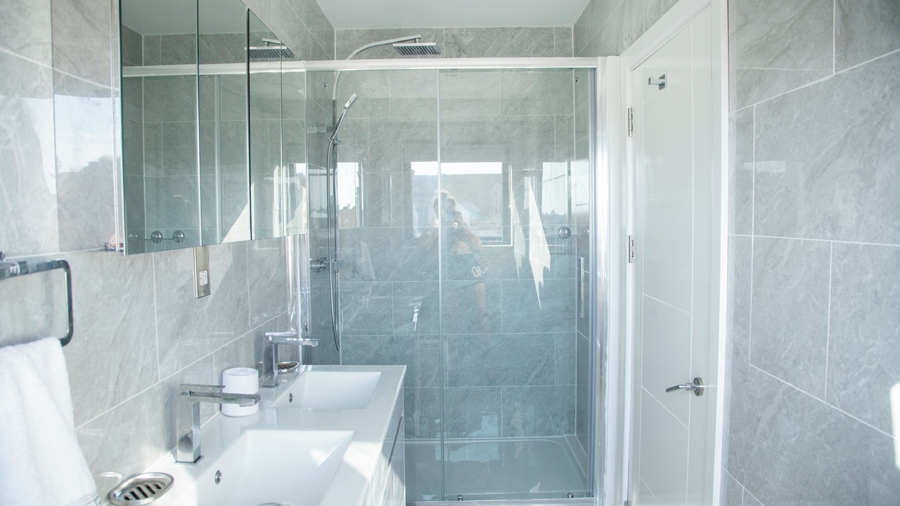Photo of Bathroom in Island Gardens