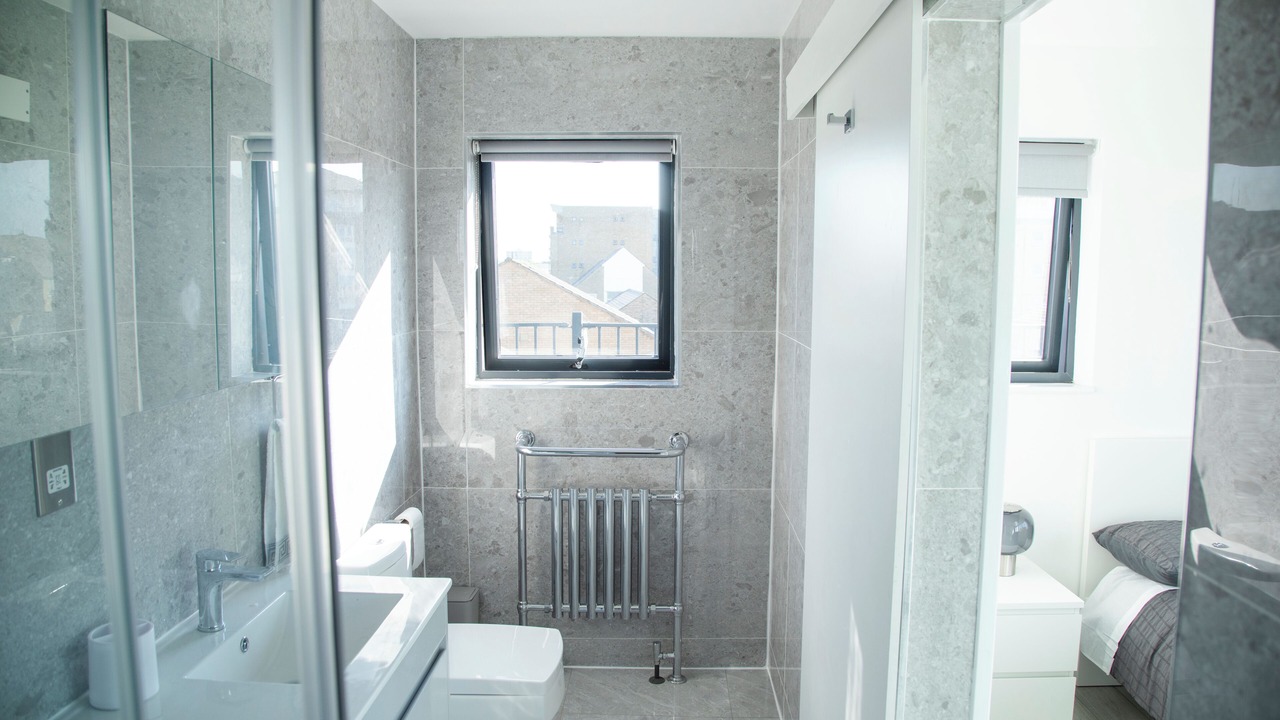Photo of Bathroom in Island Gardens