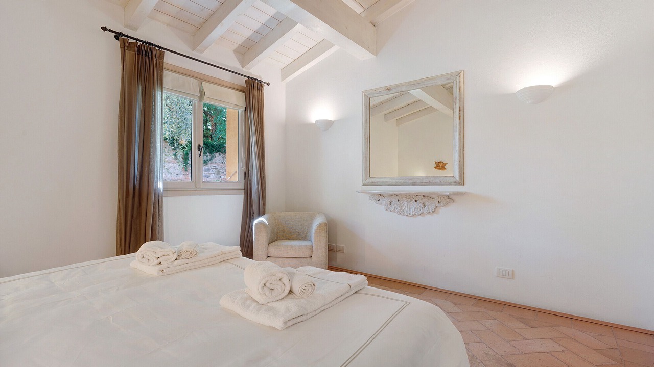 Photo of Bedroom in Puegnago del Garda