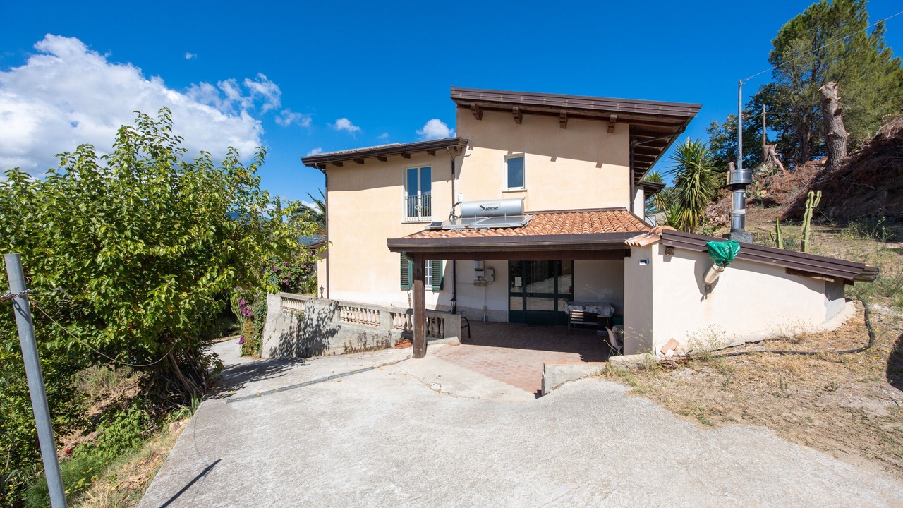 Photo of Outdoor in Patti