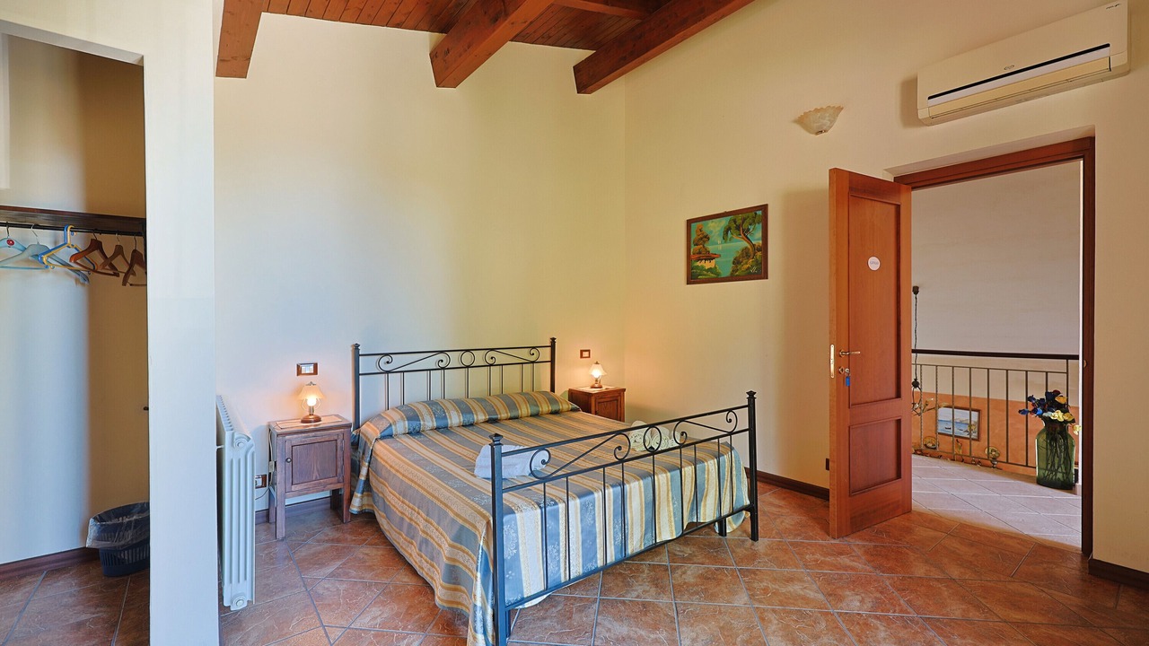 Photo of Bedroom in Patti