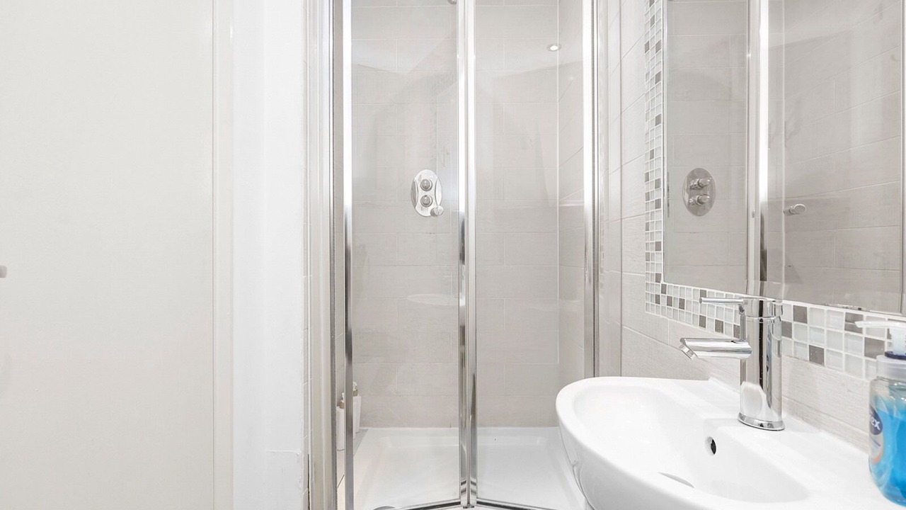 Photo of Bathroom in Weavers
