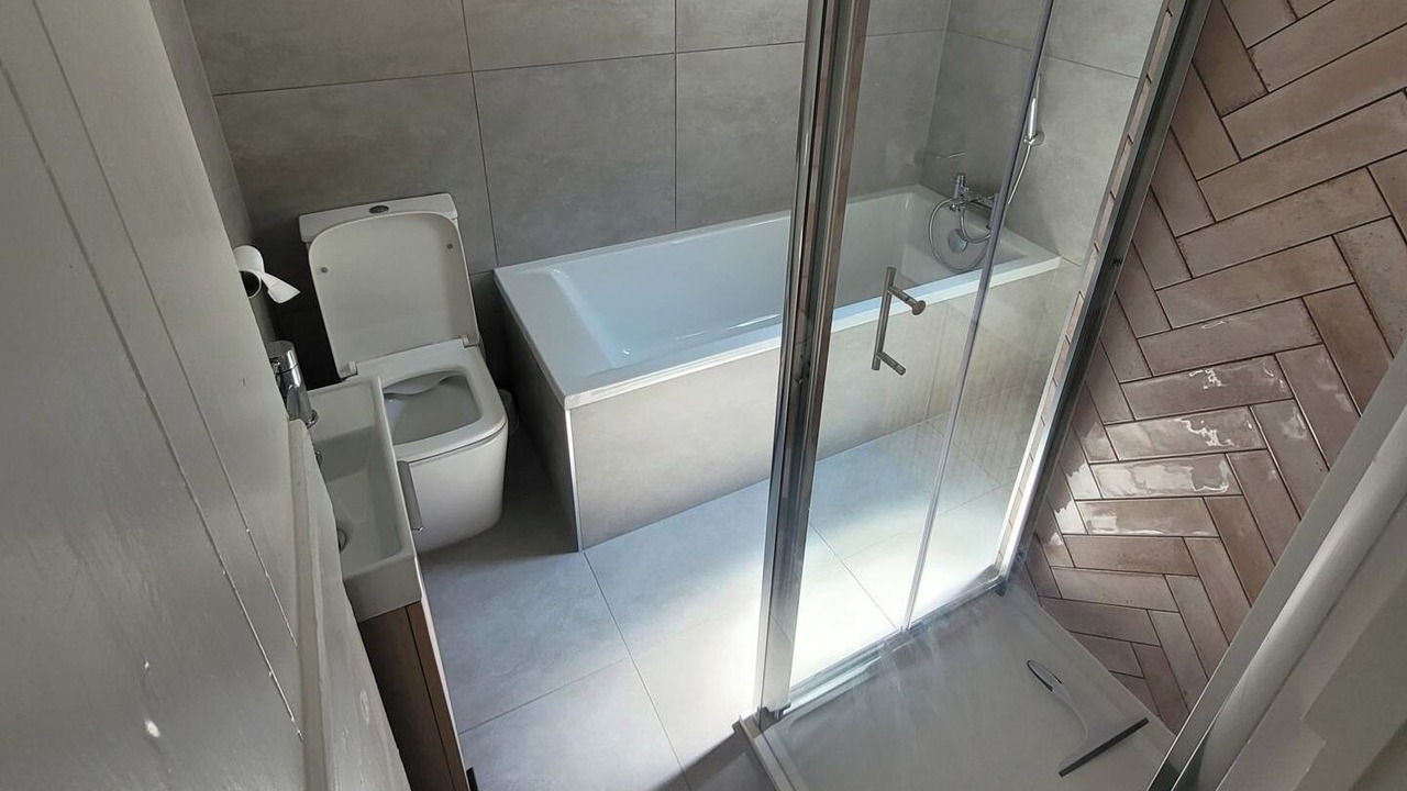 Photo of Bathroom in Looe