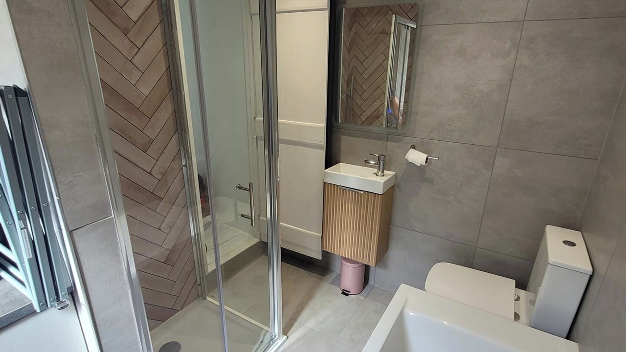 Photo of Bathroom in Looe