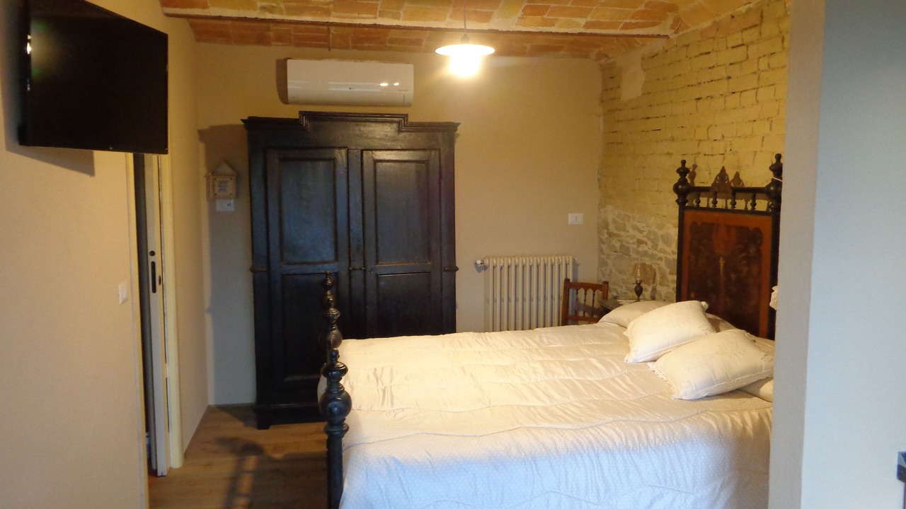 Photo of Bedroom in Mango