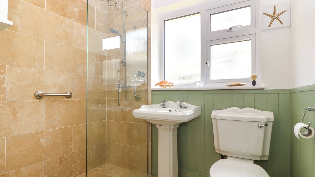 Photo of Bathroom in Caergeiliog