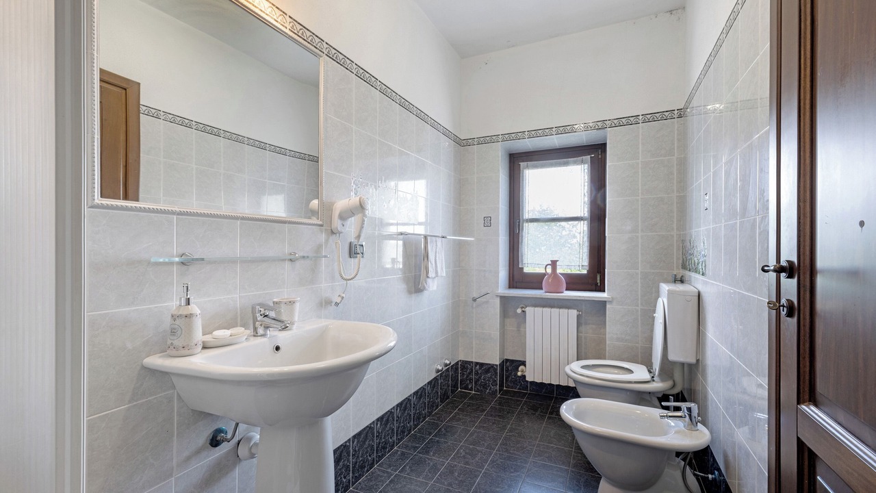 Photo of Bathroom in Mango