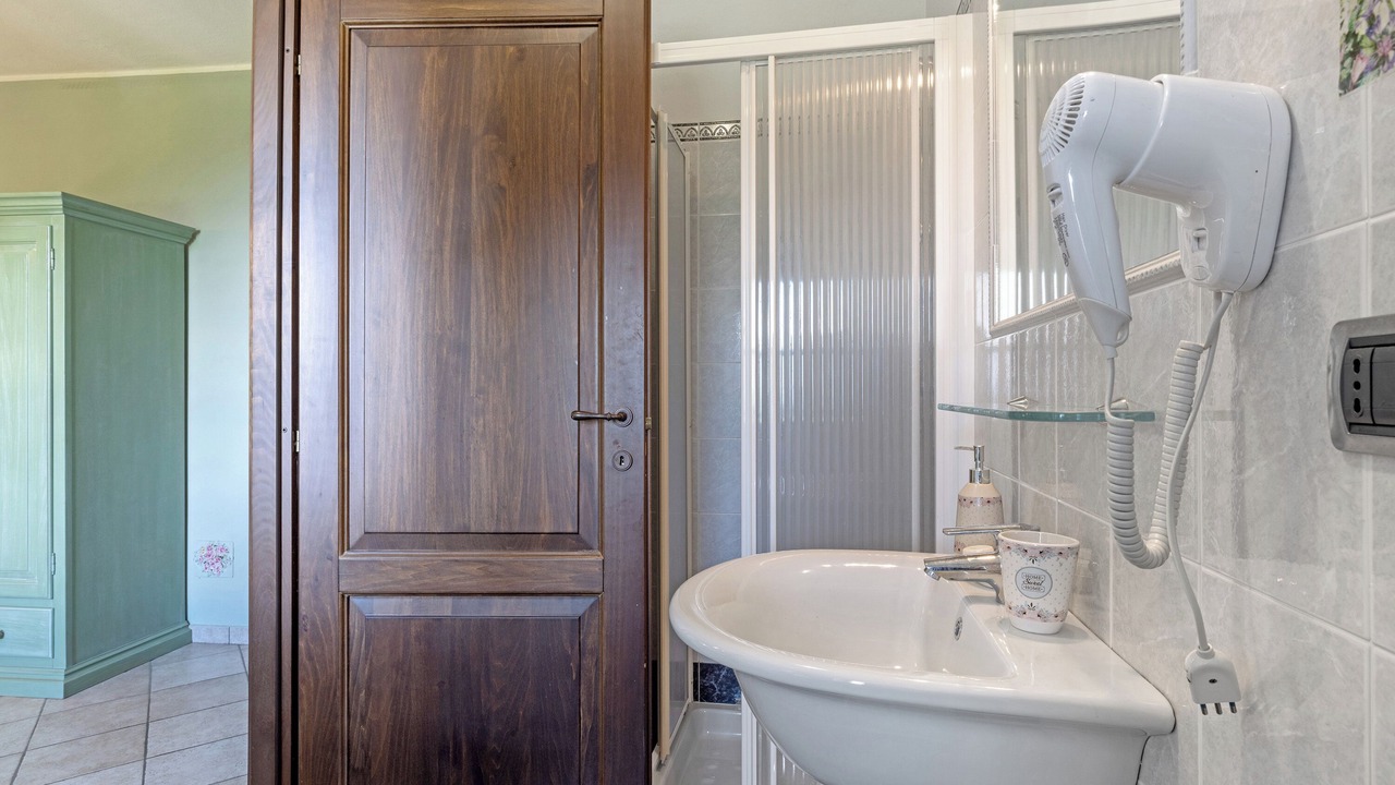 Photo of Bathroom in Mango