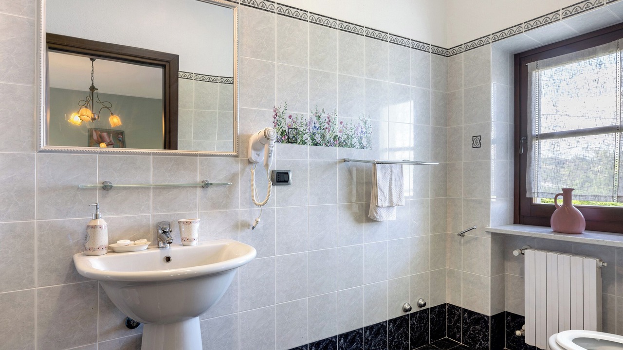Photo of Bathroom in Mango