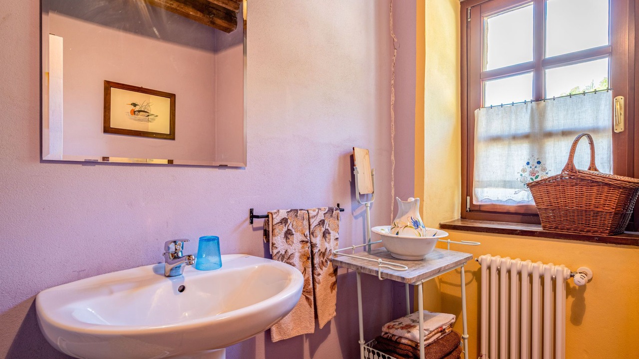 Photo of Bathroom in Cortemilia