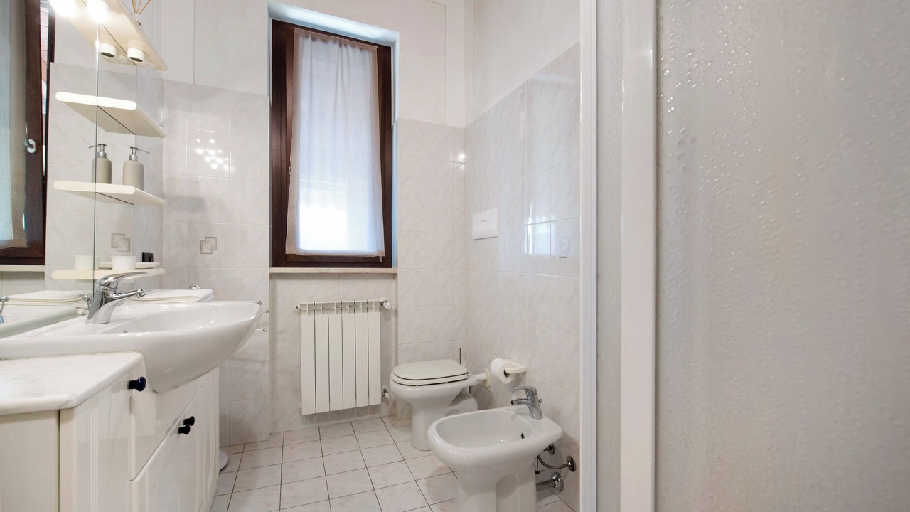 Photo of Bathroom in Marone