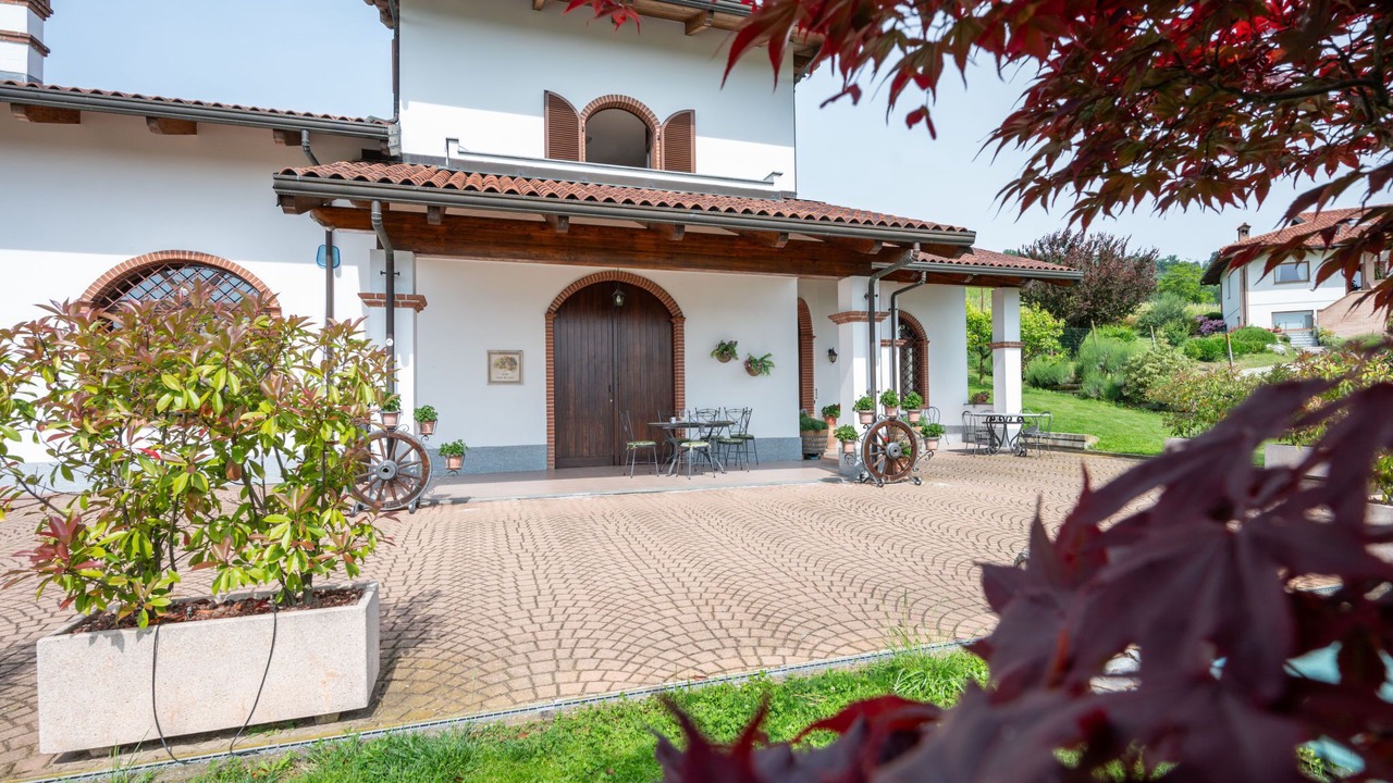 Photo of Others in Barolo