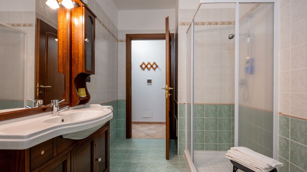 Photo of Bathroom in Barolo