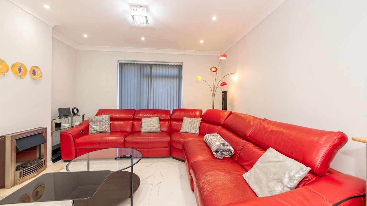 Photo of Livingroom in Reading
