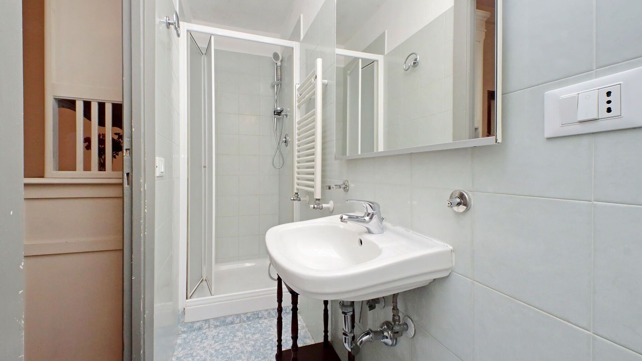 Photo of Bathroom in Esquilino