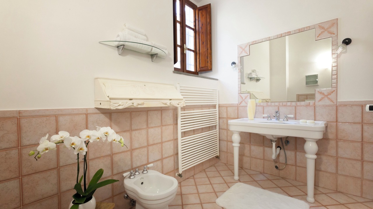 Photo of Bathroom in Neri