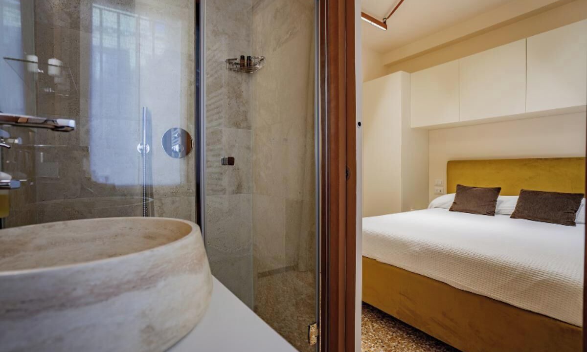 Photo of Bathroom in Dorsoduro