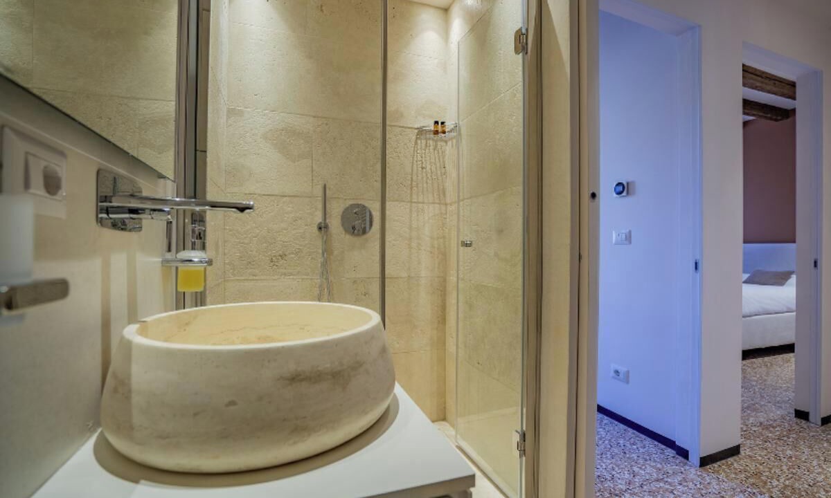 Photo of Bathroom in Dorsoduro