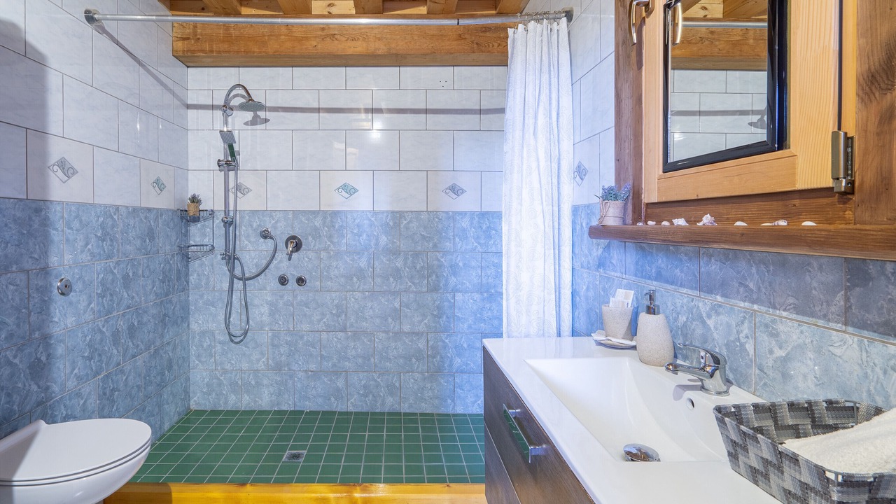 Photo of Bathroom in Avola