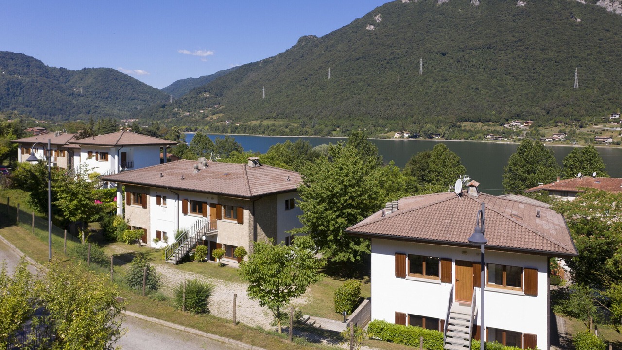 Photo of Outdoor in Crone
