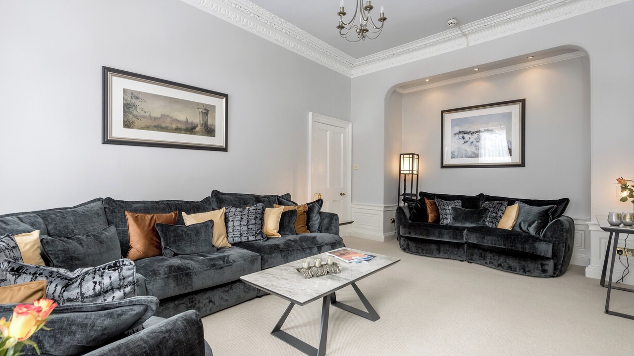 Photo of Livingroom in Newington