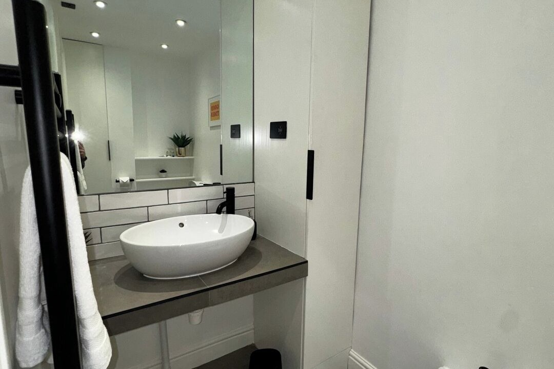 Photo of Bathroom in Canary Wharf