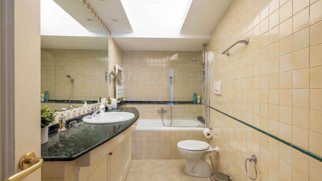 Photo of Bathroom in Esquilino