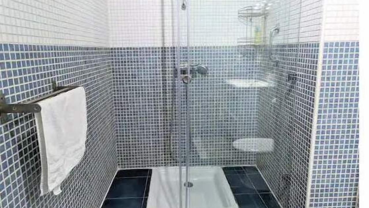 Photo of Bathroom in Majorelle