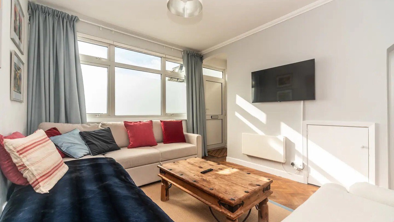 Photo of Livingroom in Sands End