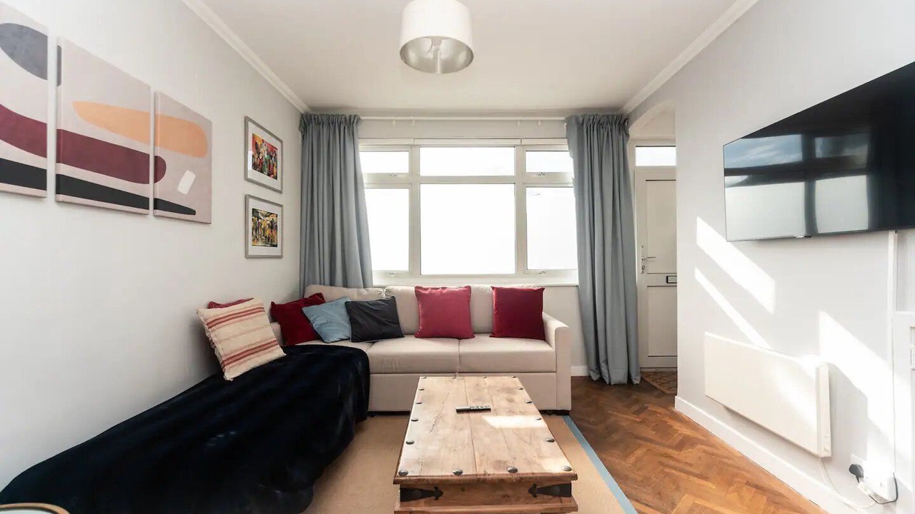 Photo of Livingroom in Sands End