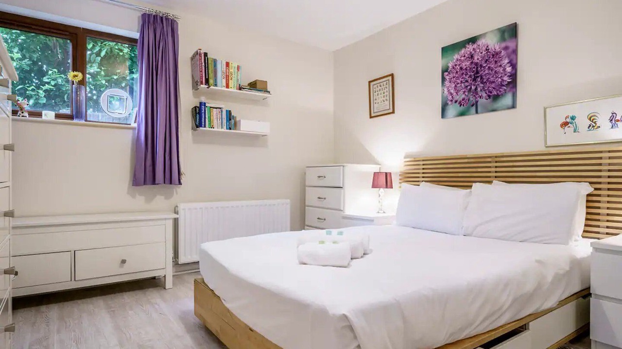Photo of Bedroom in Holywood