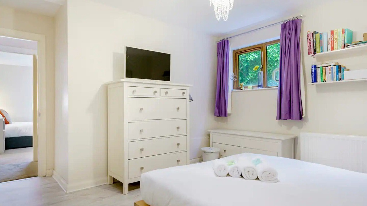 Photo of Bedroom in Holywood