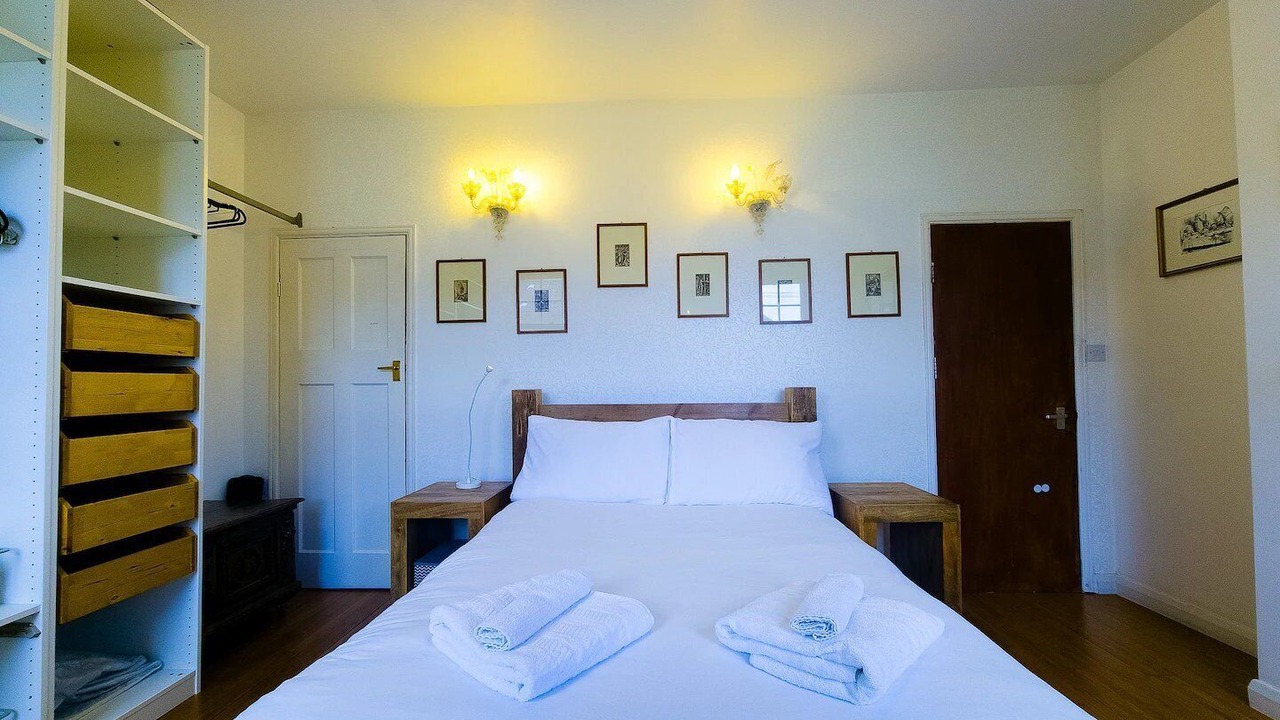 Photo of Bedroom in Island Gardens