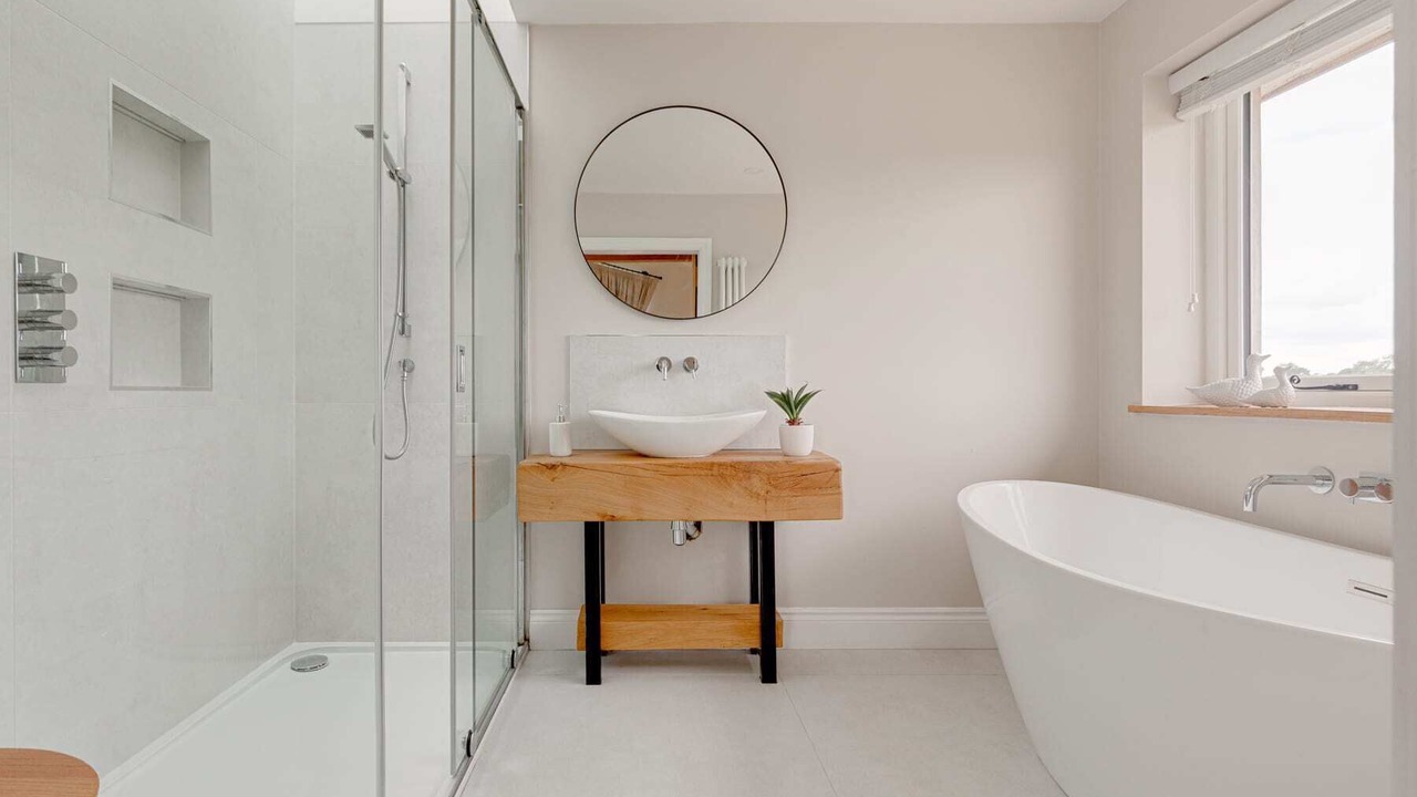 Photo of Bathroom in Grafton Regis