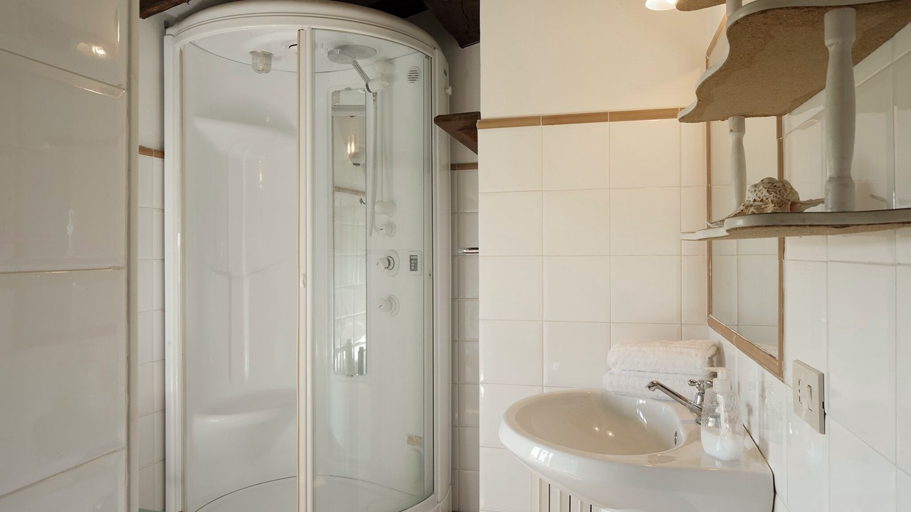 Photo of Bathroom in Mora