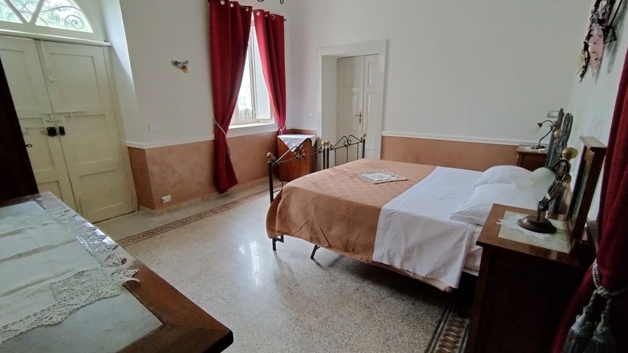 Photo of Bedroom in Patti