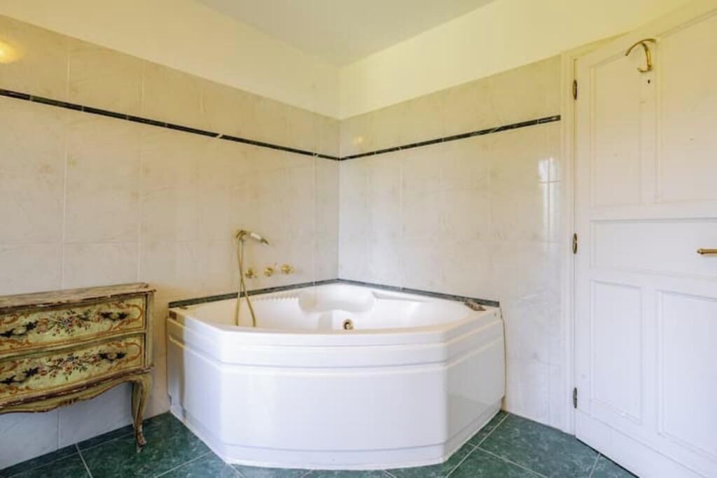 Photo of Bathroom in Le Cure