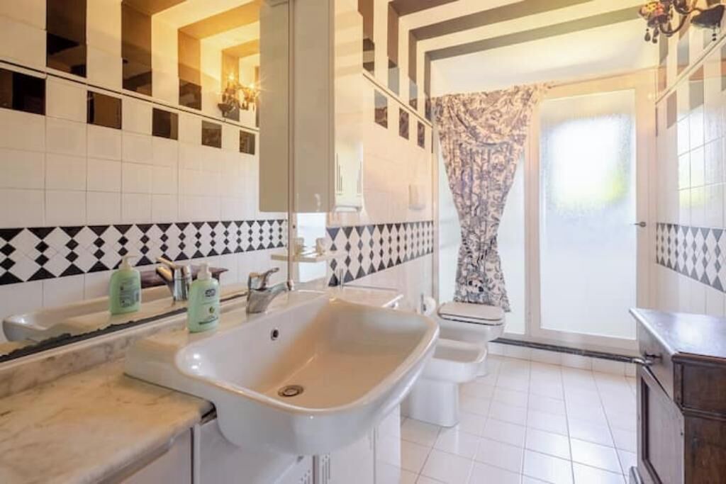 Photo of Bathroom in Le Cure