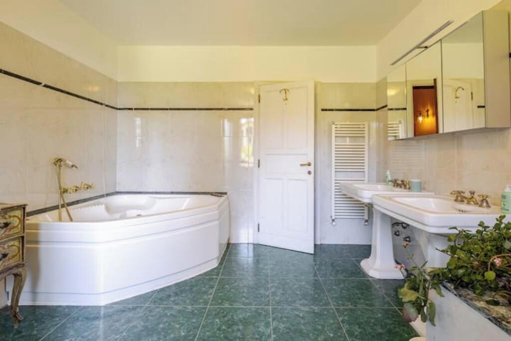 Photo of Bathroom in Le Cure
