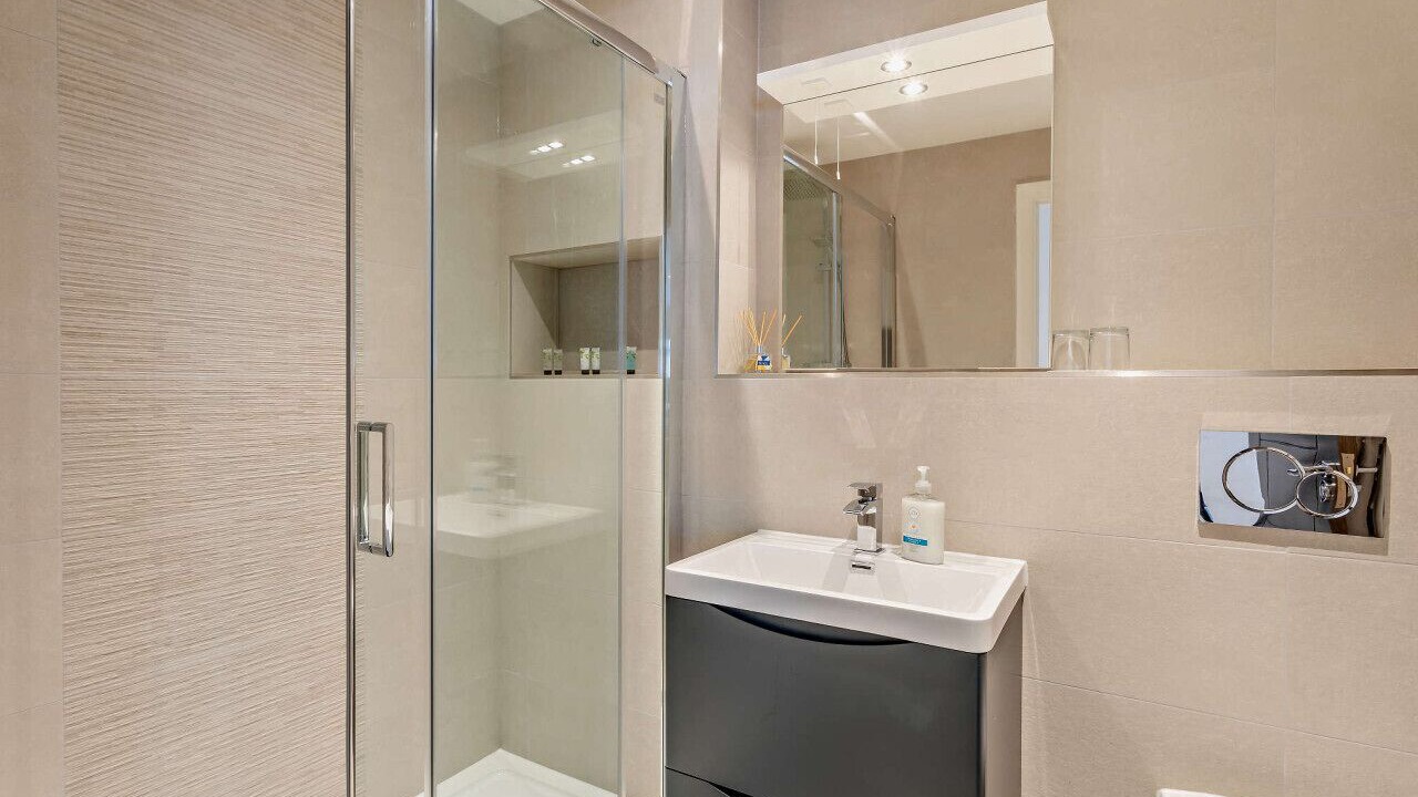 Photo of Bathroom in Highfields Caldecote