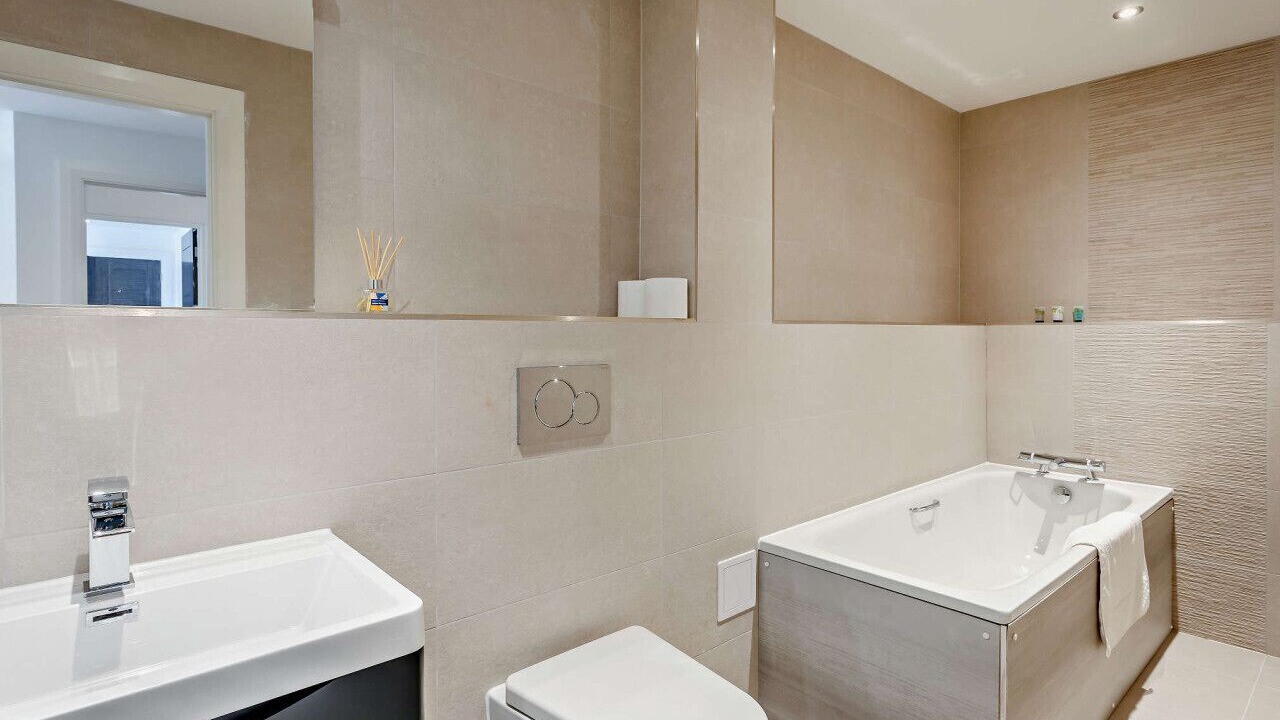 Photo of Bathroom in Highfields Caldecote
