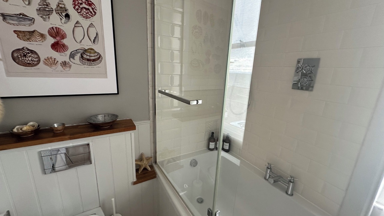 Photo of Bathroom in Leven
