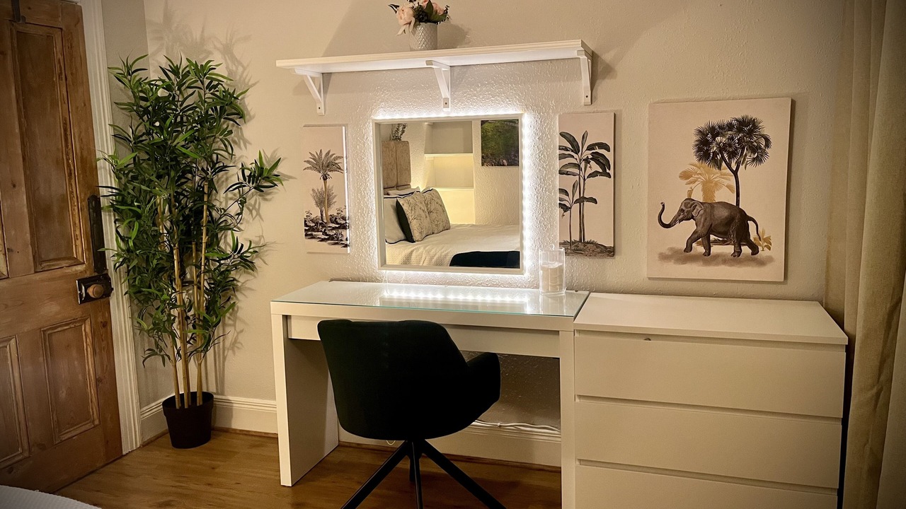 Photo of Bedroom in Queens Quarter