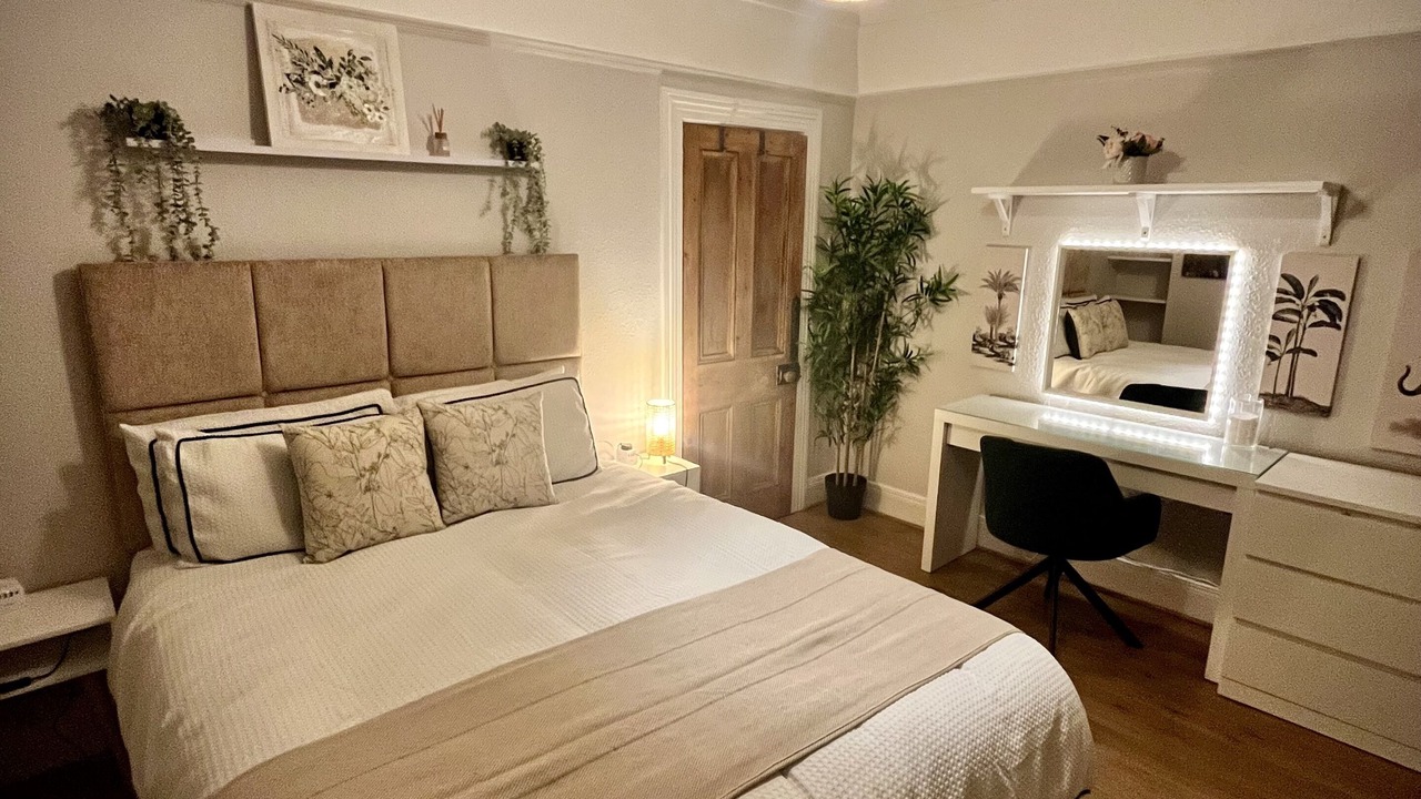 Photo of Bedroom in Queens Quarter